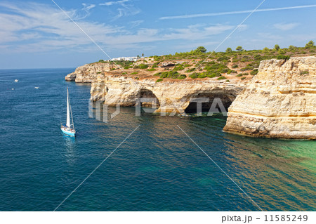 sailing yacht near Praia de Benagil, Algarva sailing yacht near Praia de Benagil, Algarva 11585249