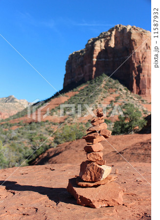 Bell Rock_セドナのベルロックの石 11587932