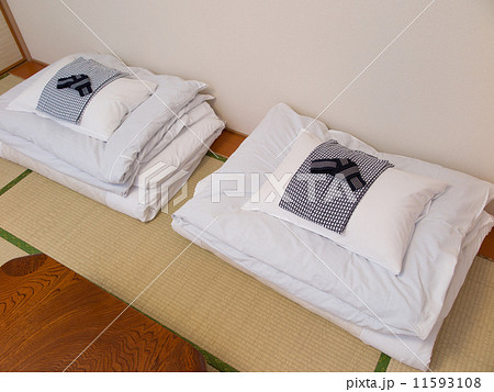 旅館の浴衣と布団 11593108