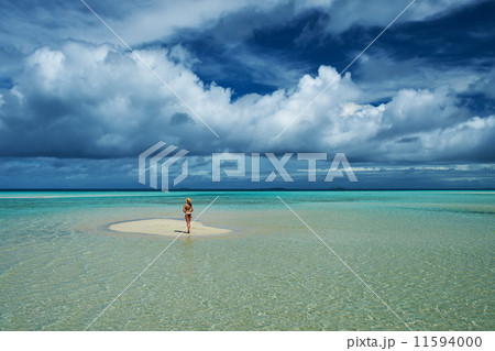 Woman at beach 11594000
