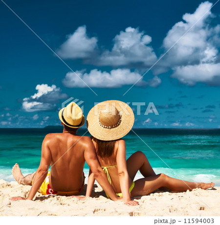 Couple on a beach at Seychelles 11594003
