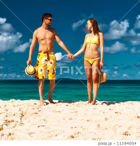 Couple on a beach at Seychelles 11594004