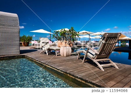Luxury poolside jetty Luxury poolside jetty 11594066