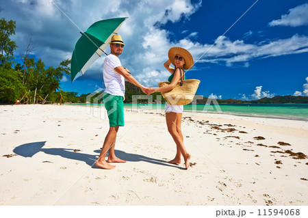 Couple in green on a beach at Seychelles 11594068