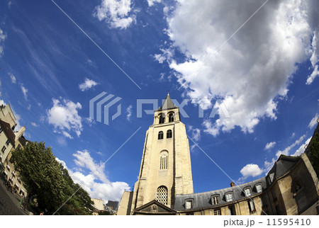 ［PARIS］パリ サンジェルマン・デ・プレ教会を見上げる［Quartier Saint-Germain-des-Prés 夏空・超広角］353 11595410