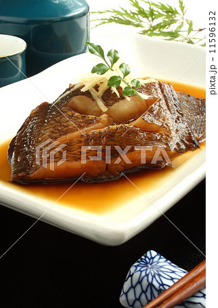 カレイの煮付け　日本酒　和食　晩酌　白背景 11596132