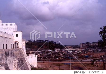 エルミナ城から街並みを望む エルミナ城から街並みを望む 11599457