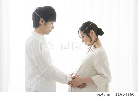 妊婦さんと夫 11604360