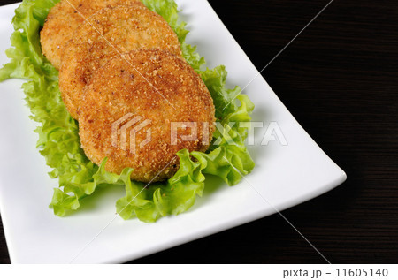 Chicken cutlets in breadcrumbs 11605140