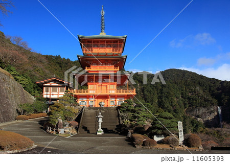 青岸渡寺三重塔と那智の滝 11605393