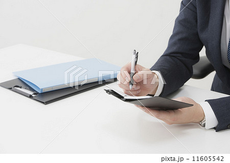 ボールペンを持つ男性 ボールペンを持つ男性 11605542
