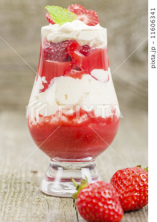 Eton Mess - Strawberries with whipped cream and meringue.  11606341