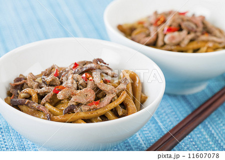 Chinese spicy beef and black bean sauce with thick noodles  11607078