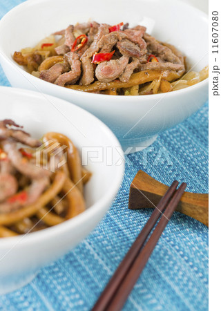 Chinese spicy beef and black bean sauce with thick noodles  11607080