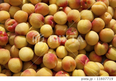 Peaches - Fresh Fruit 11607719