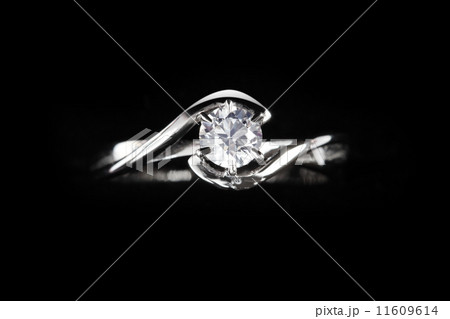 close up of diamond ring 11609614