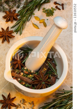 Mixed Herbs and Spices 11610552