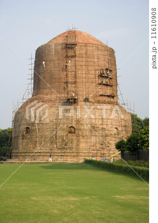 Sarnath - Buddhist Stupa - India 11610908
