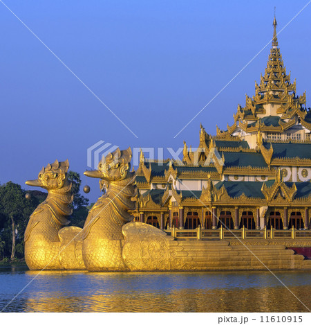 Kandawgyi Lake - Karaweik - Yangon - Myanmar Kandawgyi Lake - Karaweik - Yangon - Myanmar 11610915