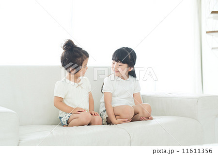 仲の良い幼児2人 11611356