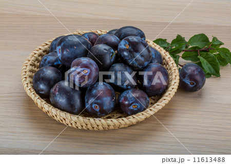 Fresh plums 11613488