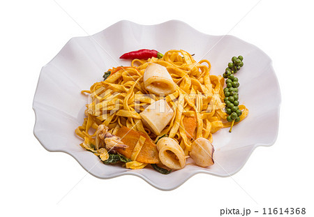 Fried noodles with calamari 11614368