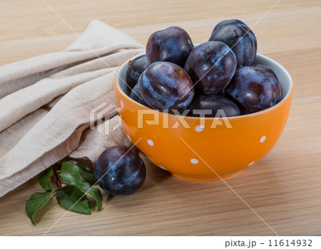 Ripe fresh plum 11614932