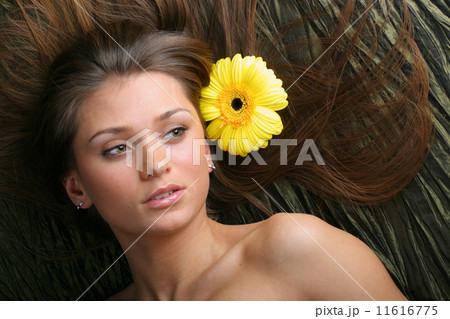 hair yellow flowers 11616775