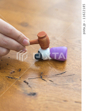 シニアを殴打する シニアを殴打する 11622185