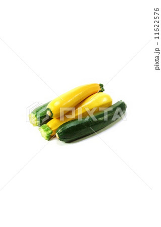 スパゲティー野菜・ズッキーニ緑果種と黄果種各2本ずつ・縦位置 スパゲティー野菜・ズッキーニ緑果種と黄果種各2本ずつ・縦位置 11622576