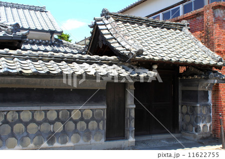 旧井芹家住宅 通用門となまこ壁 11622755