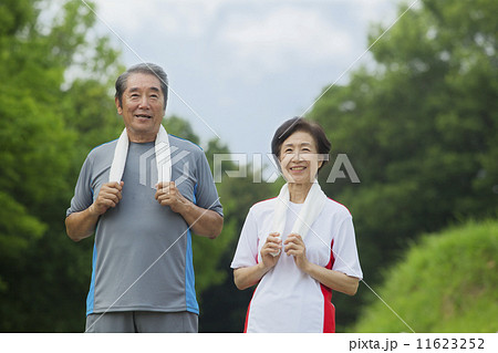 運動をするシニア 11623252