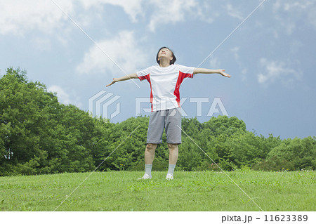 体操をするシニアの女性 11623389