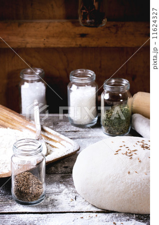 Baking bread 11624327