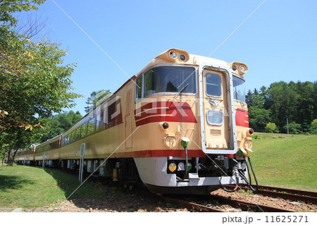 青空とキハ82 11625271