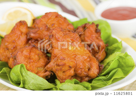 Vegetable Pakora or Bhaji with crunchy salad & chili sauce  11625801