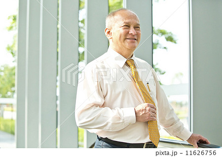 Senior businessman going up the escalator 11626756