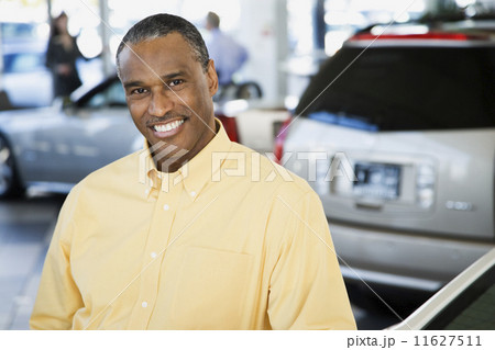Car salesman smiling 11627511