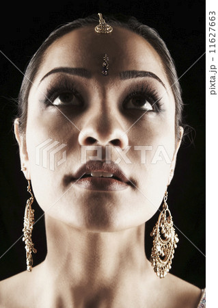 Indian woman in traditional jewelry 11627663
