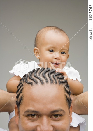 African father holding baby on shoulders 11627762