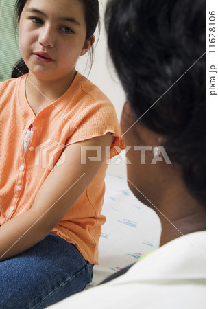 Girl talking to female doctor 11628106