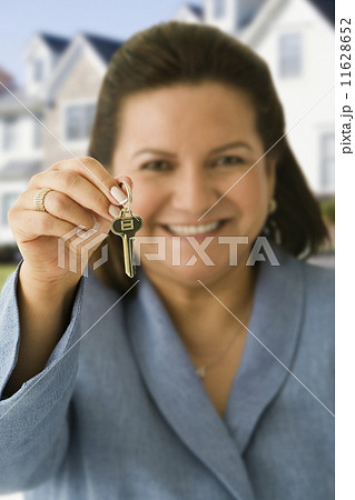 Hispanic woman holding house key Hispanic woman holding house key 11628652