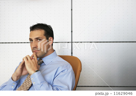 Businessman sitting in chair thinking 11629046