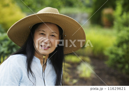 Senior Asian woman wearing hat 11629621