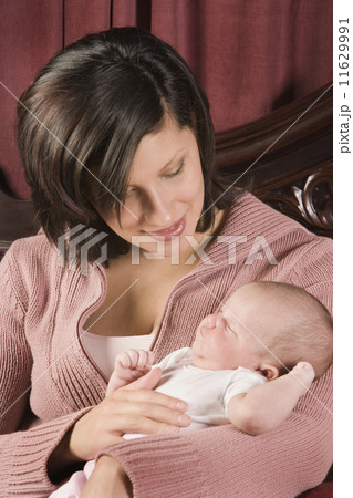Hispanic mother holding baby 11629991
