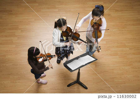 Asian girls playing violins Asian girls playing violins 11630002
