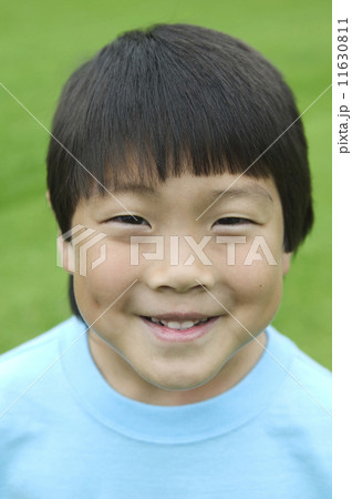 Portrait of young boy smiling 11630811