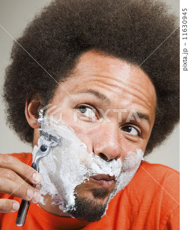 African man shaving face 11630945
