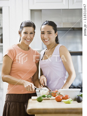 Hispanic women chopping vegetables 11631047
