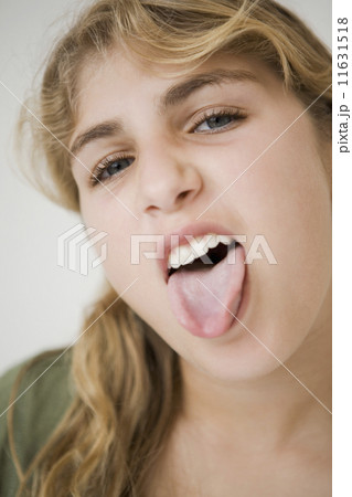 Close up of girl sticking out tongue 11631518